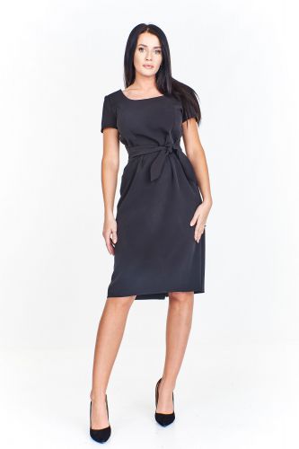 Elegancka monochromatyczna sukienka z wiązaniem w pasie