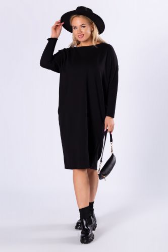 dzianinowa sukienka o oversize\'owym kroju