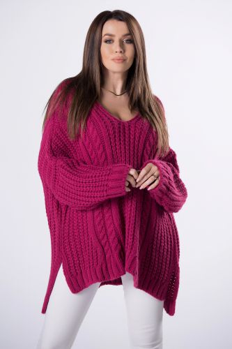 oversize\'owy sweter z warkoczowym splotem i dekoltem w serek