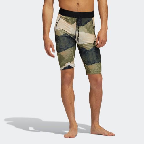 Earth graphic fitted yoga shorts